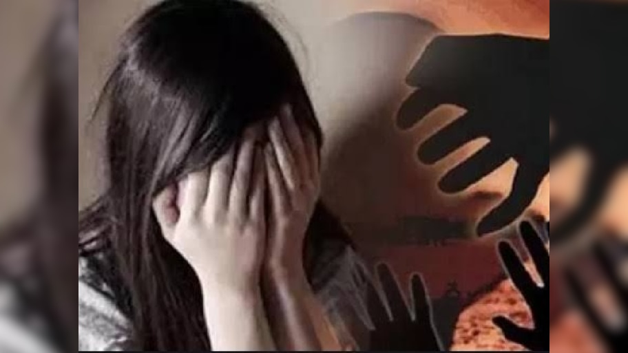 Rajasthan Crime: अपनी ही नाबालिग बहन से रोज हैवानियत करता भाई, मां-बाप को बताया तो बंधक बना...