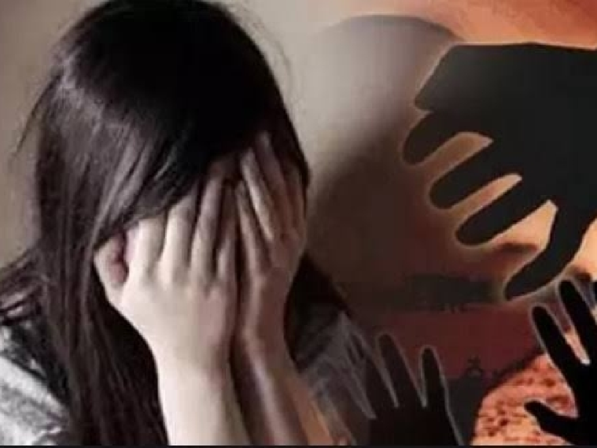 Rajasthan Crime: अपनी ही नाबालिग बहन से रोज हैवानियत करता भाई, मां-बाप को बताया तो बंधक बना... Rajasthan Crime: अपनी ही नाबालिग बहन से रोज हैवानियत करता भाई, मां-बाप को बताया तो बंधक बना...