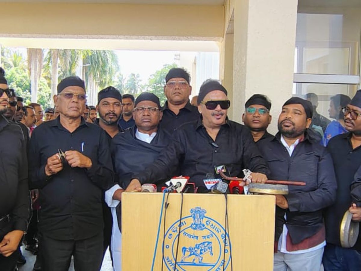 Odisha Assembly: ଘଣ୍ଟ ବାଡେଇ କଂଗ୍ରେସର ପ୍ରତିବାଦ, ବିଧାନସଭା ମୁଲତବୀ Odisha Assembly: ଘଣ୍ଟ ବାଡେଇ କଂଗ୍ରେସର ପ୍ରତିବାଦ, ବିଧାନସଭା ମୁଲତବୀ