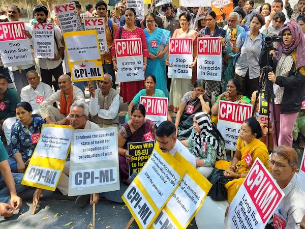 Delhi में फिलिस्तीनियों के लिए प्रदर्शन, सैकड़ों लोगों ने की भारत सरकार से बड़ी मांग