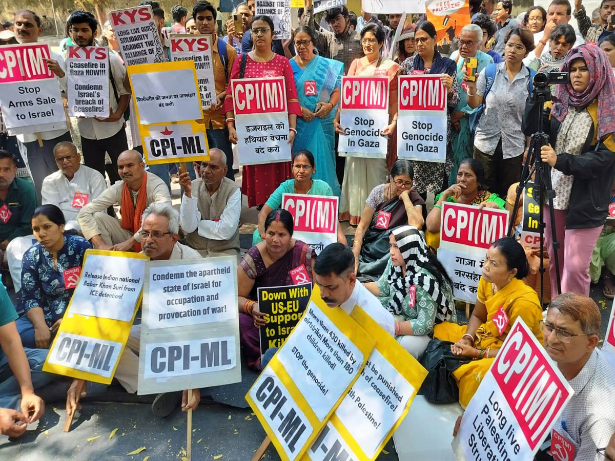 Delhi में फिलिस्तीनियों के लिए प्रदर्शन, सैकड़ों लोगों ने की भारत सरकार से बड़ी मांग Delhi में फिलिस्तीनियों के लिए प्रदर्शन, सैकड़ों लोगों ने की भारत सरकार से बड़ी मांग