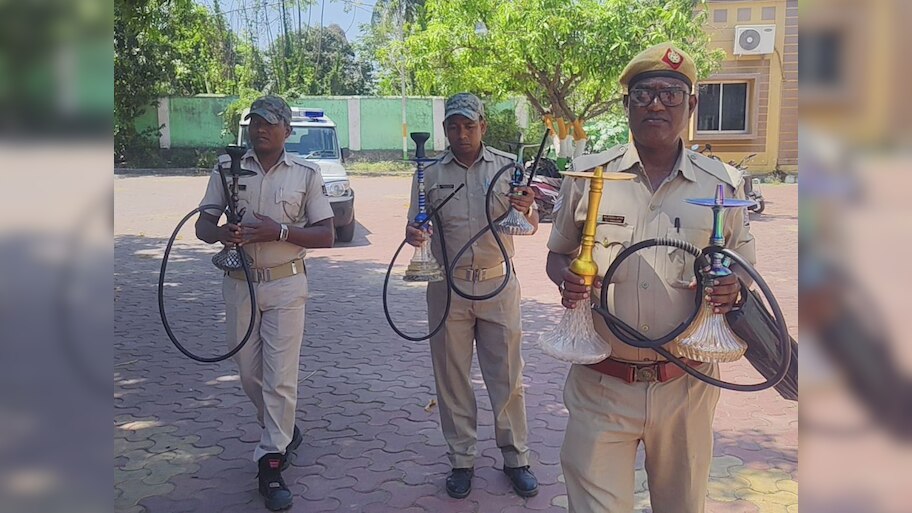 Odisha News: ହୁକ୍କା ବିକ୍ରି କରୁଥିବା ୭ ରେଷ୍ଟୁରାଣ୍ଟ ଓ ବାର୍‌ରେ ଚଢଉ: ୪୭ ମେସିନ ; ଧୂଆଁପତ୍ର ଜବତ