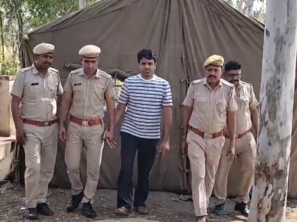 Pratapgarh News: करोड़ों की अफीम तस्करी मामले में फरार चल रहे आरोपी गिरफ्तार Pratapgarh News: करोड़ों की अफीम तस्करी मामले में फरार चल रहे आरोपी गिरफ्तार