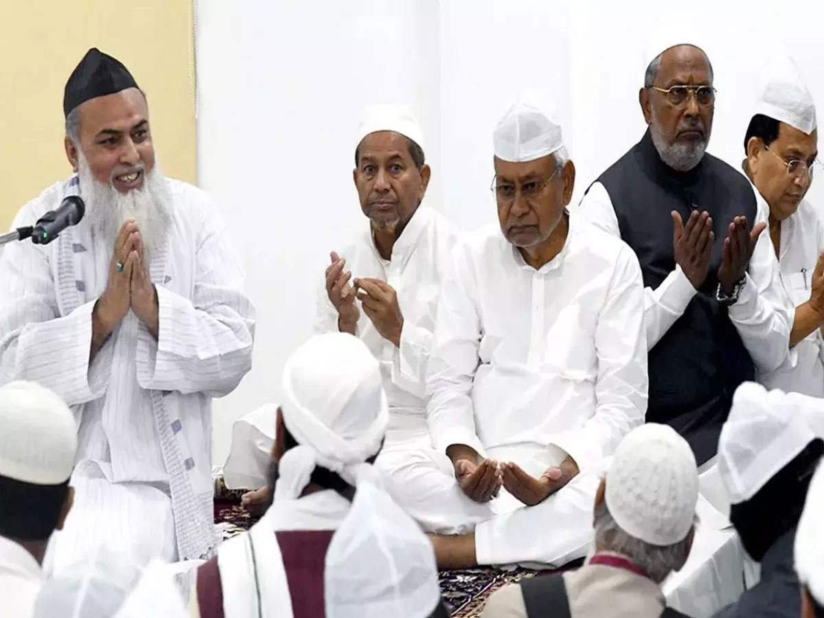 नीतीश कुमार की इफ्तार का बहिष्कार, मुस्लिम संगठनों का बड़ा फैसला, सियासी नफरत या हक की लड़ाई? नीतीश कुमार की इफ्तार का बहिष्कार, मुस्लिम संगठनों का बड़ा फैसला, सियासी नफरत या हक की लड़ाई?