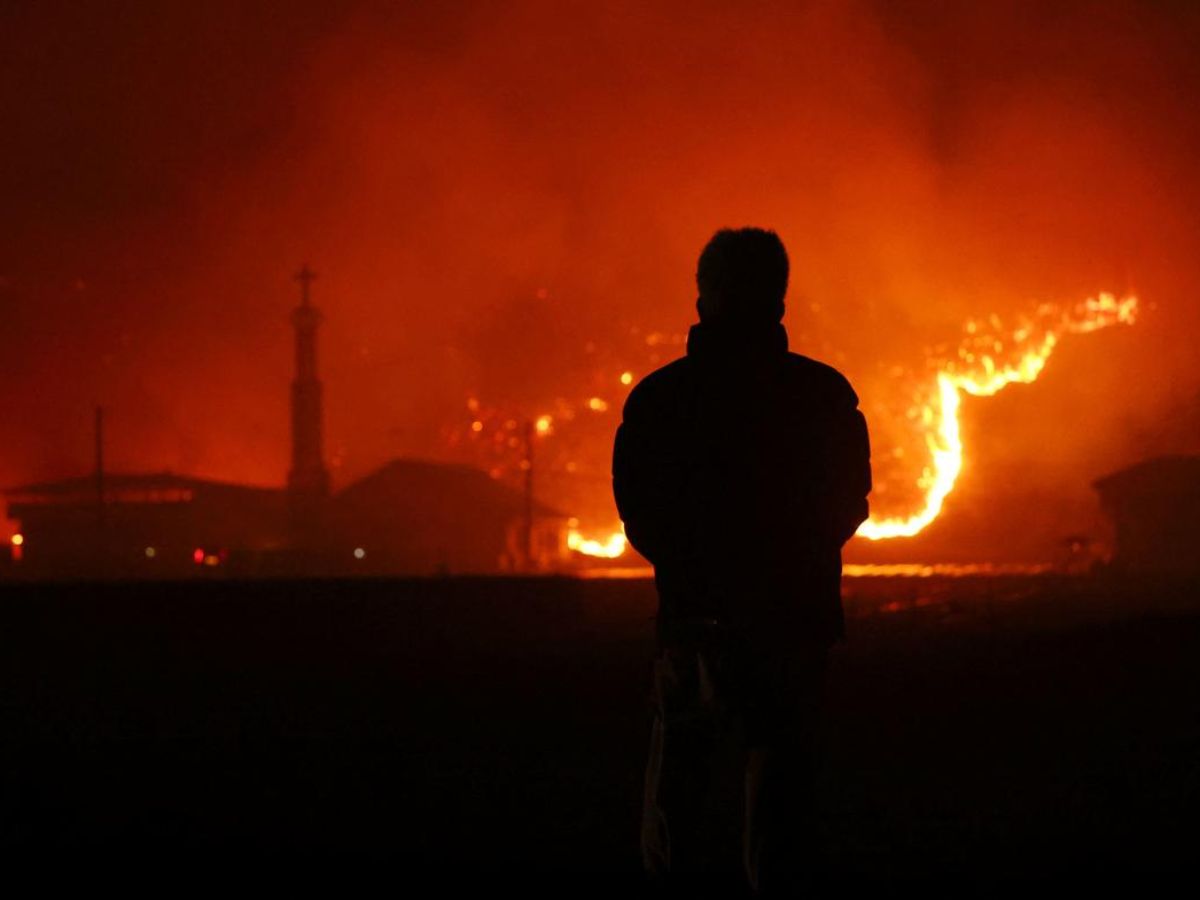 सदियों पुराने मंदिर नष्ट, UNESCO गांव खाली कराया गया: जंगलों में लगी आग ने खड़ा किया भारी संकट