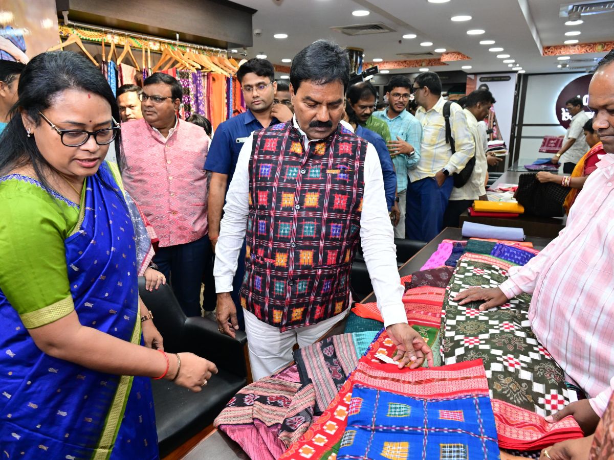 Boyanika: ବୟନିକା ଅନନ୍ୟା' ଶାଖାରେ ଖୋଲିଲା ରାତ୍ରୀ ବଜାର, ଗ୍ରାହକଙ୍କୁ ମିଳିବ ବିଶେଷ ରିହାତି Boyanika: ବୟନିକା ଅନନ୍ୟା' ଶାଖାରେ ଖୋଲିଲା ରାତ୍ରୀ ବଜାର, ଗ୍ରାହକଙ୍କୁ ମିଳିବ ବିଶେଷ ରିହାତି