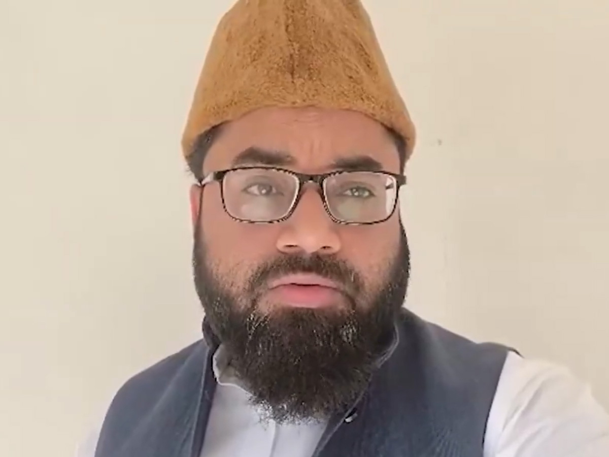 EID UL FITR: ये दिल्ली है, संभल नहीं, सड़क पर होगी नमाज: AIMIM नेता Shoaib Jamai EID UL FITR: ये दिल्ली है, संभल नहीं, सड़क पर होगी नमाज: AIMIM नेता Shoaib Jamai