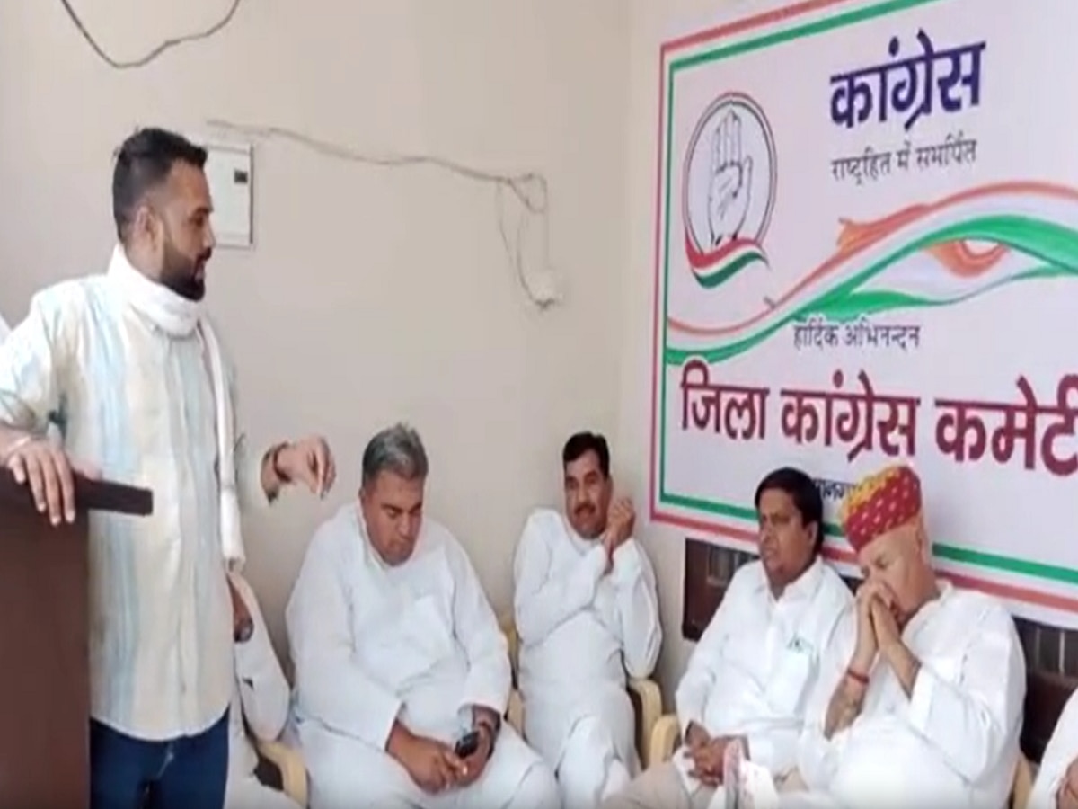 Rajasthan Politics: हनुमानगढ़ कांग्रेस में गहराया विवाद, जिलाध्यक्ष सुरेंद्र दादरी के खिलाफ मंच से बगावत