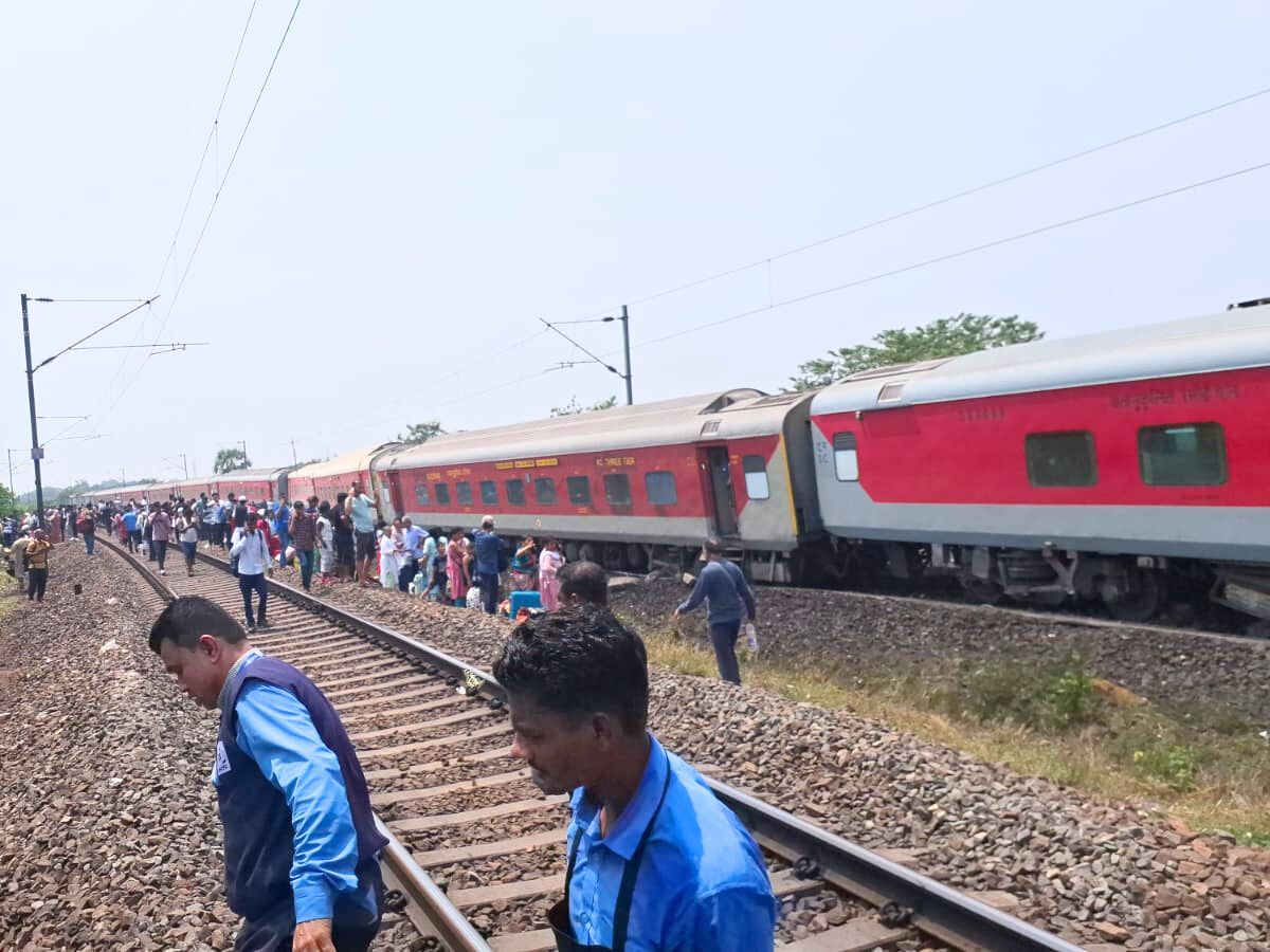 କାମାକ୍ଷା ଏକ୍ସପ୍ରେସ୍ ଲାଇନ୍ଚ୍ୟୁତ ଘଟଣାରେ ଜଣେ ଯାତ୍ରୀଙ୍କ ମୃତ୍ୟୁ ସୂଚନା କାମାକ୍ଷା ଏକ୍ସପ୍ରେସ୍ ଲାଇନ୍ଚ୍ୟୁତ ଘଟଣାରେ ଜଣେ ଯାତ୍ରୀଙ୍କ ମୃତ୍ୟୁ ସୂଚନା