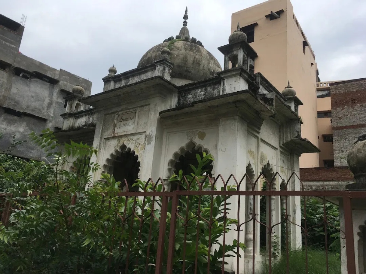 मीर अनीस मकबरा, फाइल फोटो मीर अनीस मकबरा, फाइल फोटो