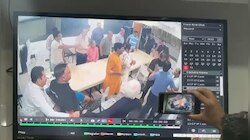 Aligarh Video: बिल्डर और सोसाइटी के लोगों के बीच 'महाभारत', लात-घूंसे से गूंजा ग्रीन अपार्टमेंट