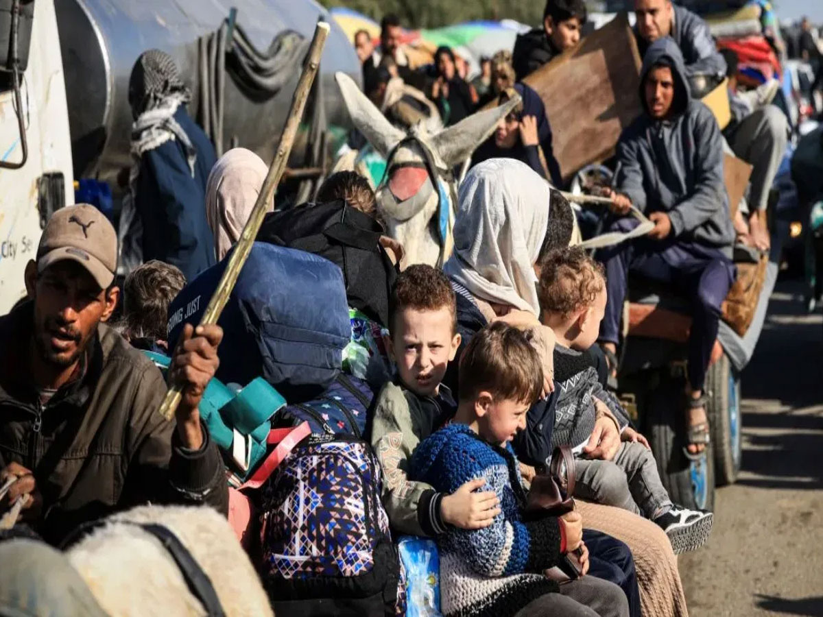 Gaza: हजारों की मौत, लाखों बेघर, हालात और बिगड़ने की आशंका; राफा से भाग गए फिलिस्तीनी Gaza: हजारों की मौत, लाखों बेघर, हालात और बिगड़ने की आशंका; राफा से भाग गए फिलिस्तीनी