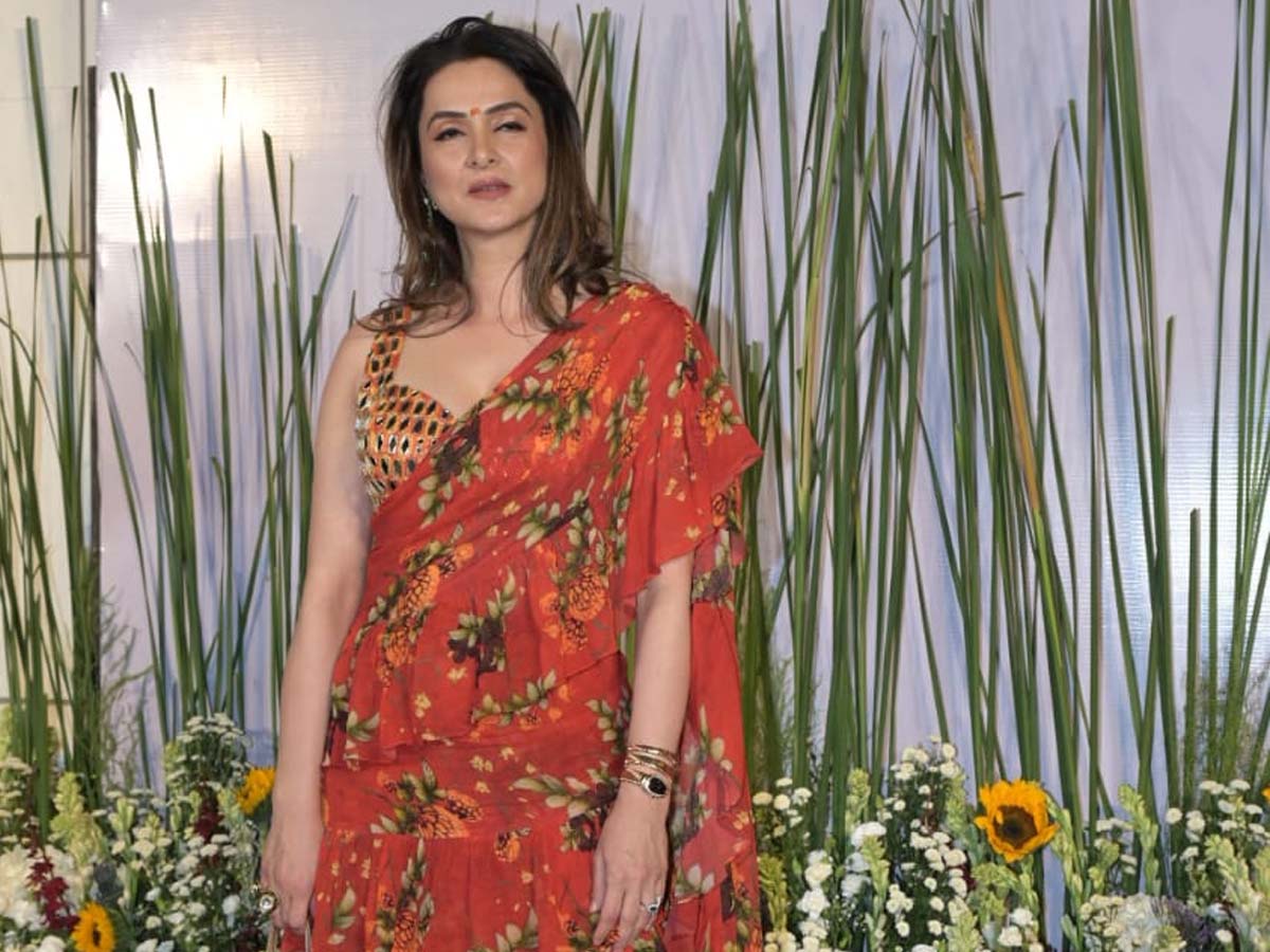 बॉबी देओल की पत्नी ने खींचा ध्यान