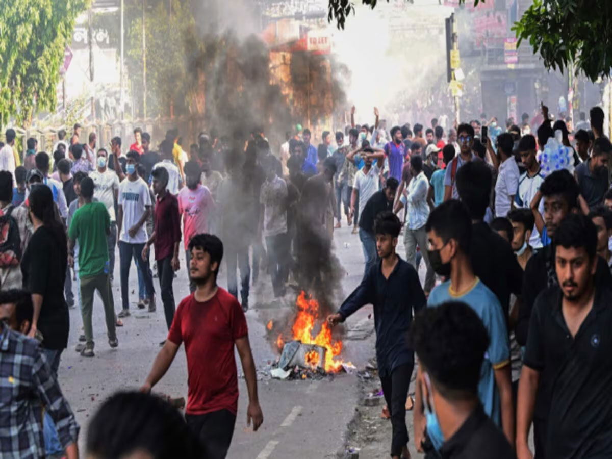 Bangladesh News: राजनीतिक दलों में टकराव जारी, बीएनपी और जमात के बीच झड़प, कई घायल Bangladesh News: राजनीतिक दलों में टकराव जारी, बीएनपी और जमात के बीच झड़प, कई घायल