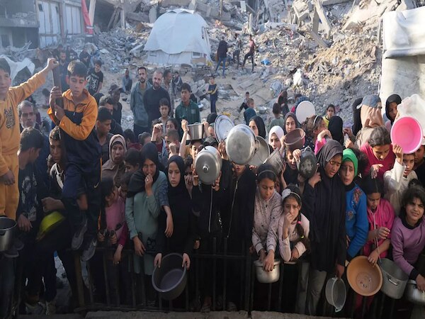गाजा में इजरायली नाकेबंदी जारी, दाने-दाने को मोहताज है फिलिस्तीनी; भूख से तड़प रहे हैं बच्चे