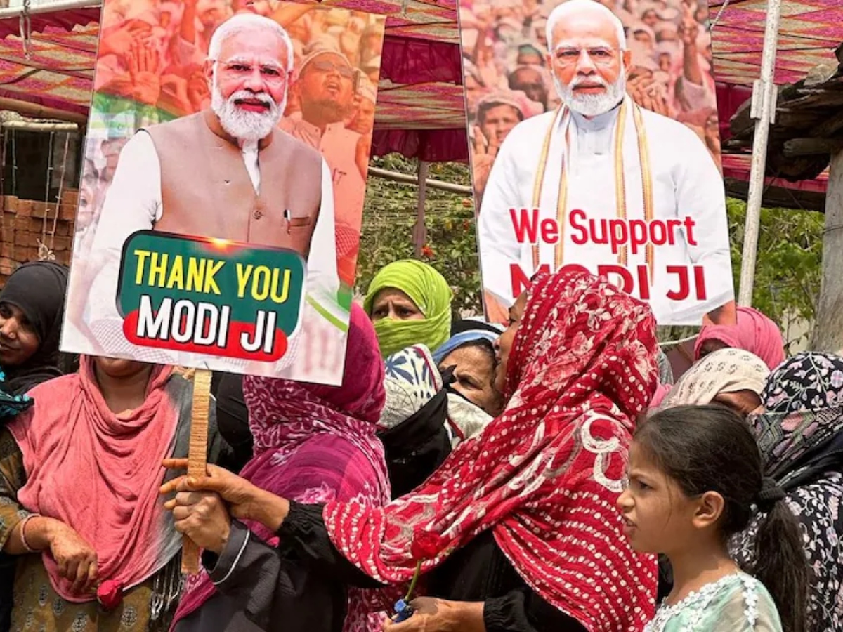 वक्फ बिल के समर्थन जश्न मनाती मुस्लिम महिलाएं वक्फ बिल के समर्थन जश्न मनाती मुस्लिम महिलाएं