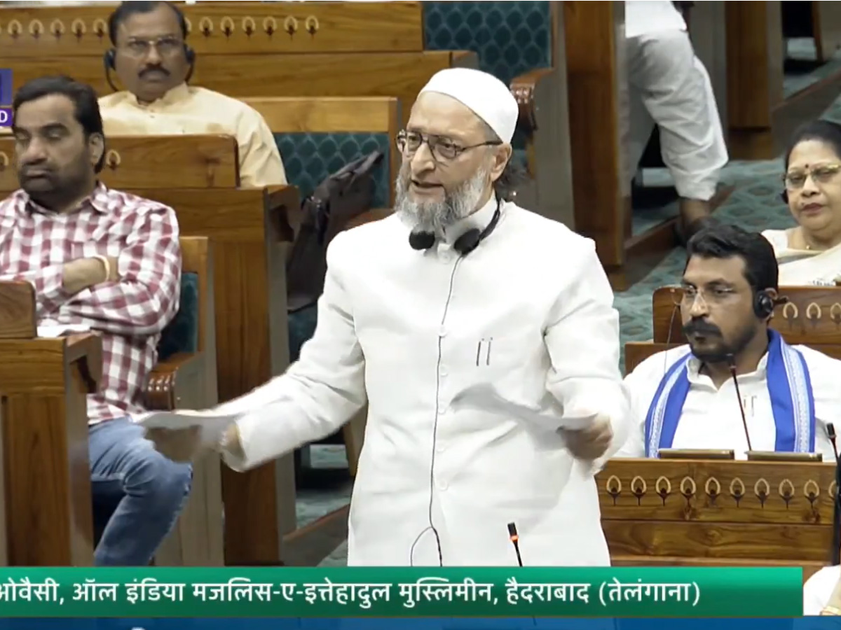 Waqf Bill Passed: ओवैसी ने लोकसभा में क्यों फाड़ दी बिल की की कॉपी; महात्मा गांधी का दिया हवाला Waqf Bill Passed: ओवैसी ने लोकसभा में क्यों फाड़ दी बिल की की कॉपी; महात्मा गांधी का दिया हवाला