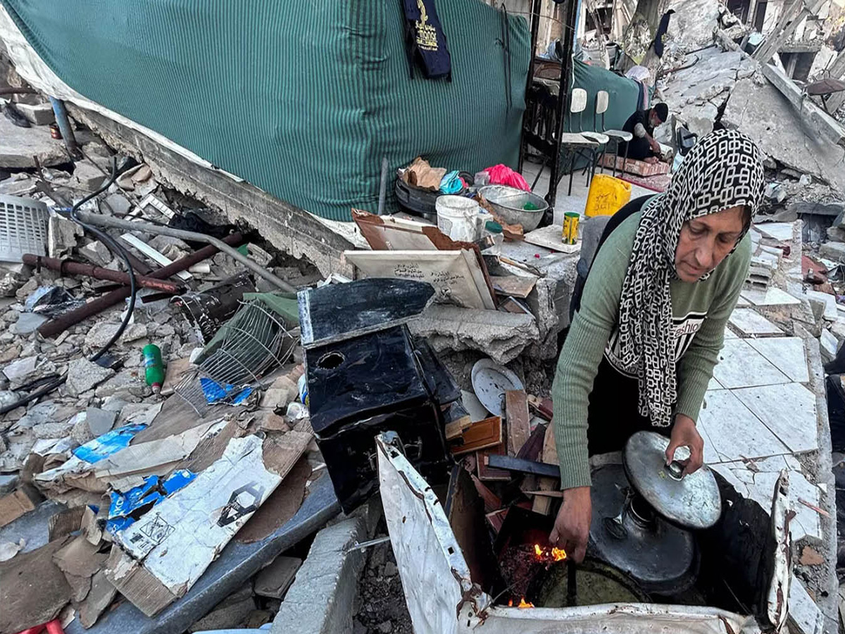 Gaza जंग में बीते रोज क्या-क्या हुआ? 77 से ज्यादा मौतें, अस्पताल को भी नहीं बख्शा Gaza जंग में बीते रोज क्या-क्या हुआ? 77 से ज्यादा मौतें, अस्पताल को भी नहीं बख्शा