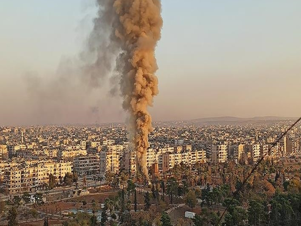 Syria News: सीरिया में इजराइल ने किया बड़ा हमला, 9 लोगों की मौत Syria News: सीरिया में इजराइल ने किया बड़ा हमला, 9 लोगों की मौत