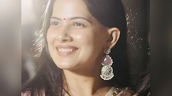 फ्रेंड की शादी में पहुंचीं जया किशोरी, सादगी से जीता सभी का दिल, देखें 10 फोटो