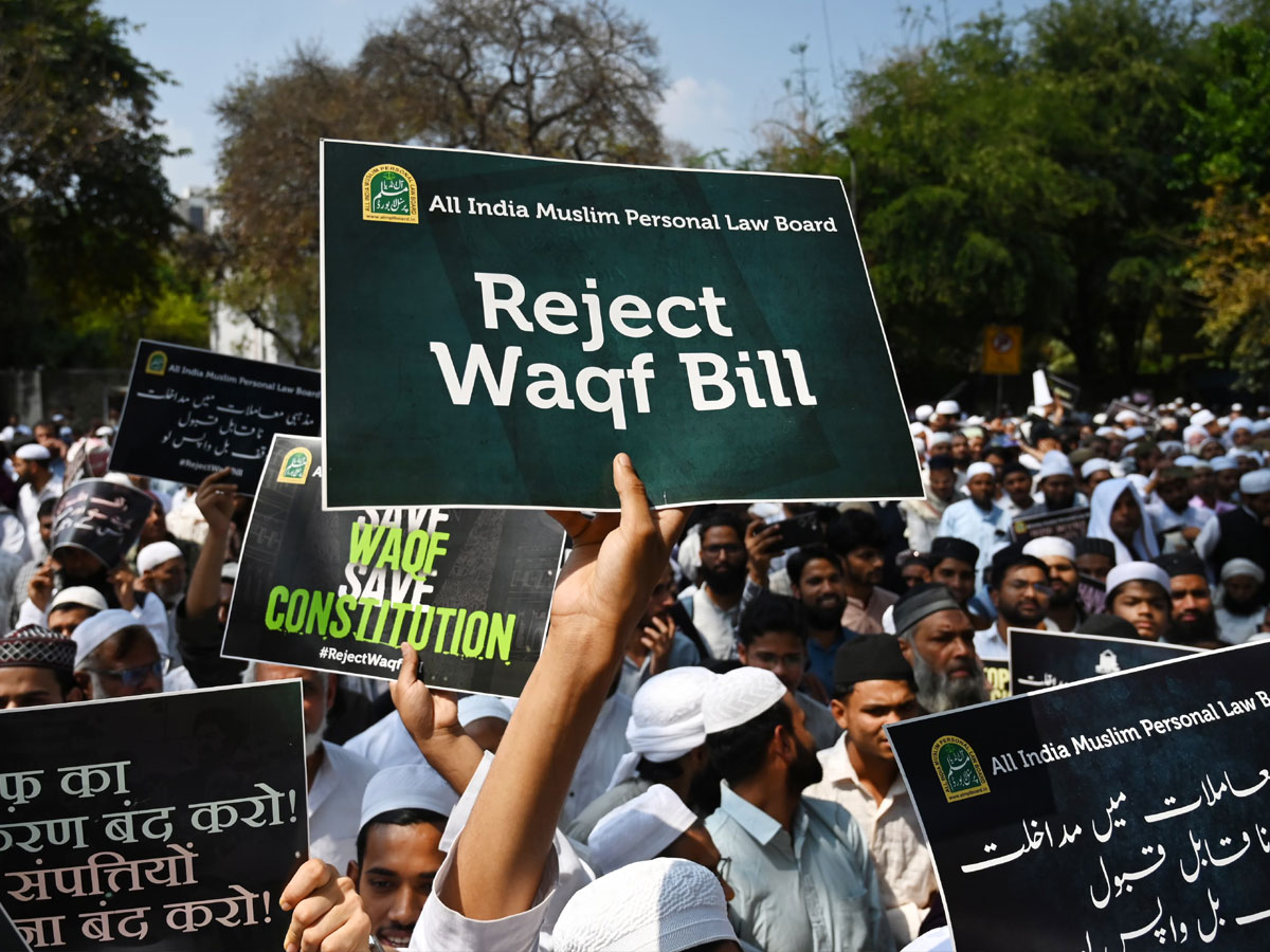 Waqf Act 2025 के खिलाफ देशव्यापी आंदोलन शुरू होगा, मुस्लिम पर्सनल लॉ बोर्ड का बड़ा ऐलान Waqf Act 2025 के खिलाफ देशव्यापी आंदोलन शुरू होगा, मुस्लिम पर्सनल लॉ बोर्ड का बड़ा ऐलान
