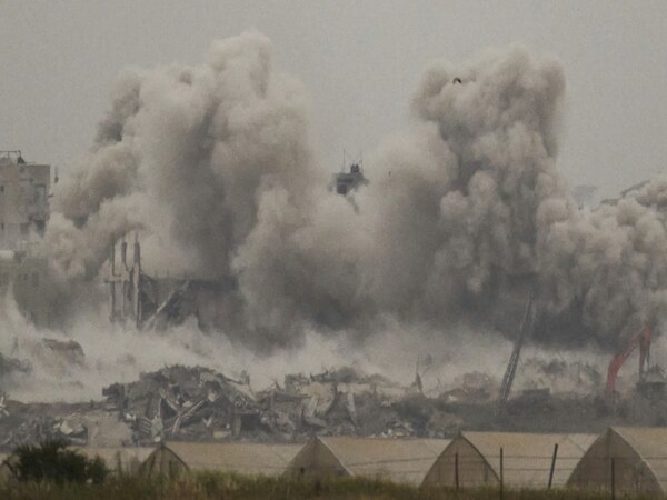 Gaza News: खाने के लिए इकट्ठा हुए फिलिस्तीनियों पर इजराइल ने बरसाए बम; कई की मौत