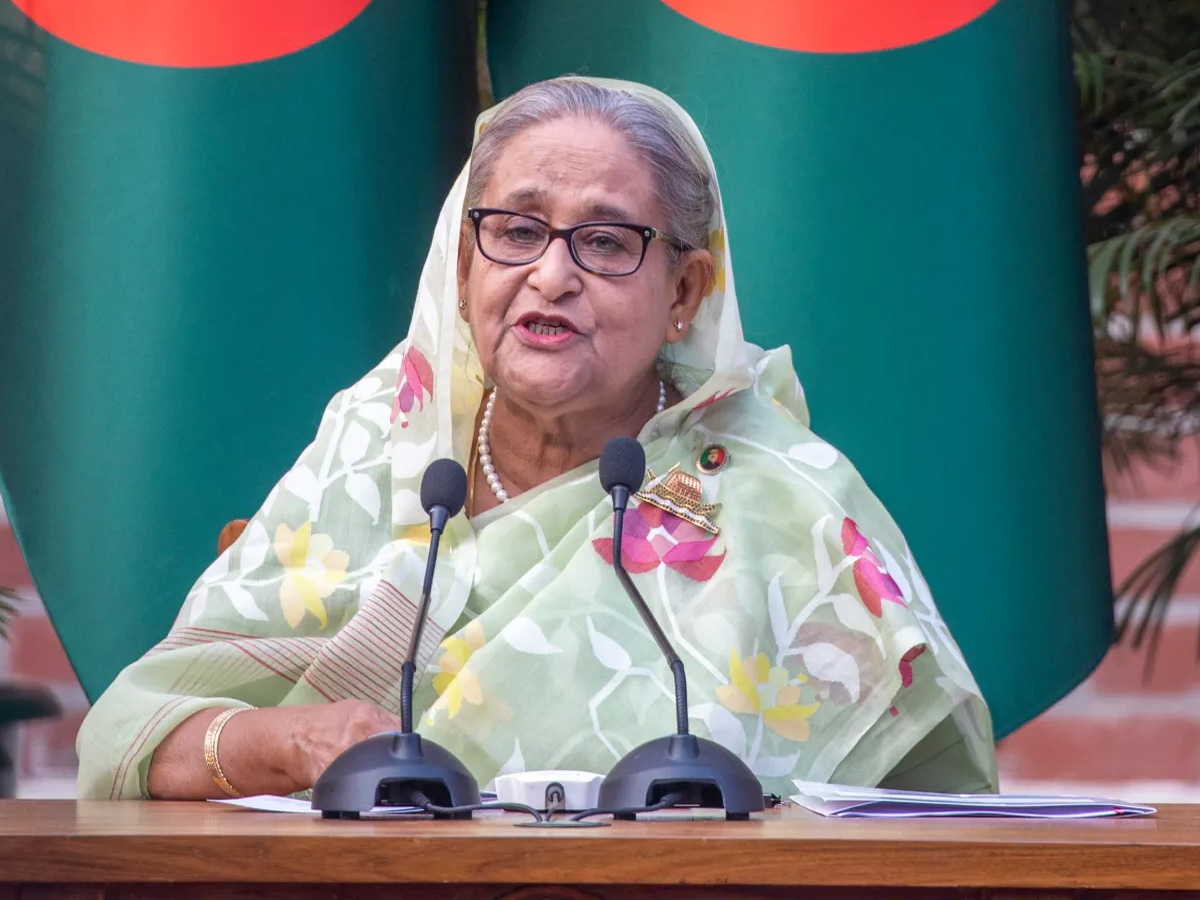 Sheikh Haseena हुई भावुक, बोलीं अल्लाह ने रखा है जिंदा; आ रही हूं वापस Sheikh Haseena हुई भावुक, बोलीं अल्लाह ने रखा है जिंदा; आ रही हूं वापस