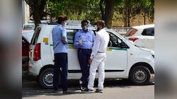 सोने के बिस्किट से लेकर शादी की साड़ी तक, कैब में भारतीय छोड़ जाते हैं ये चीजें
