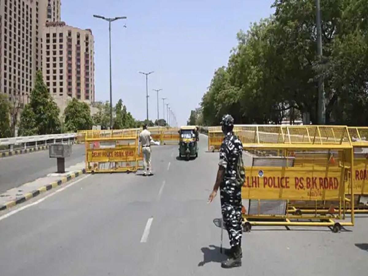 Murshidabad Waqf Act Protest के दौरान हुई हिंसा के बाद कर्फ्यू, जानें इलाके के हालात Murshidabad Waqf Act Protest के दौरान हुई हिंसा के बाद कर्फ्यू, जानें इलाके के हालात