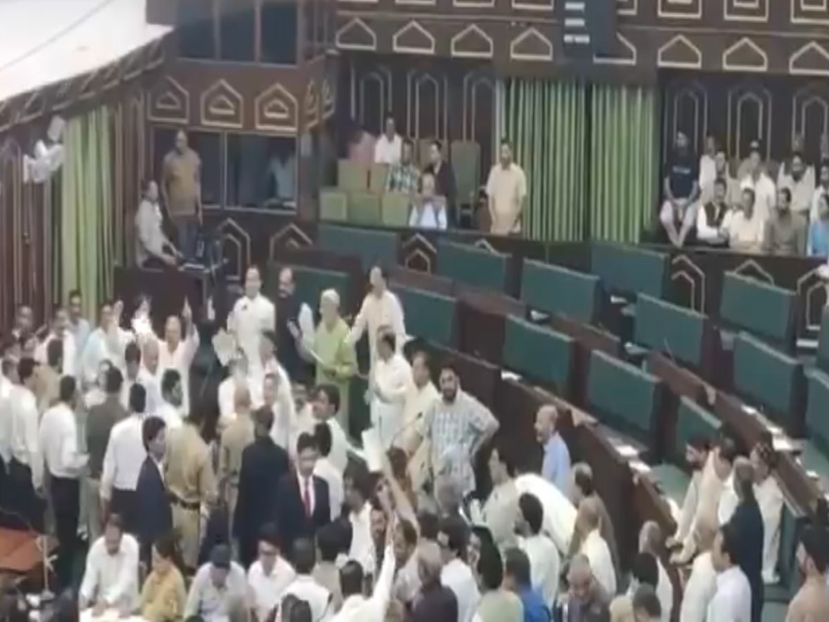 Waqf Act की वजह से जम्मू-कश्मीर असेंबली में क्यों हो रहा है इतना हंगमा? Waqf Act की वजह से जम्मू-कश्मीर असेंबली में क्यों हो रहा है इतना हंगमा?