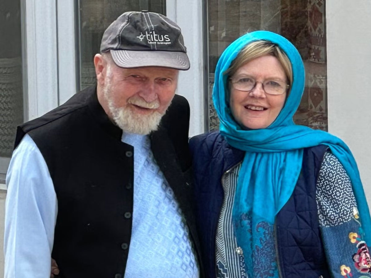 एक महीने से तालिबान के कैद में है ब्रिटिश कपल, इस्लामी कानून से होगा फैसला एक महीने से तालिबान के कैद में है ब्रिटिश कपल, इस्लामी कानून से होगा फैसला