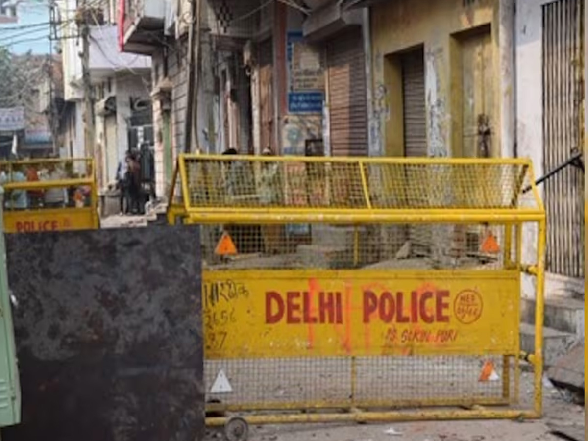 Delhi: मुस्तफाबाद में मेहराज को गोली मारकर फरार हुआ हमलावर, पुलिस कर रही तलाश Delhi: मुस्तफाबाद में मेहराज को गोली मारकर फरार हुआ हमलावर, पुलिस कर रही तलाश