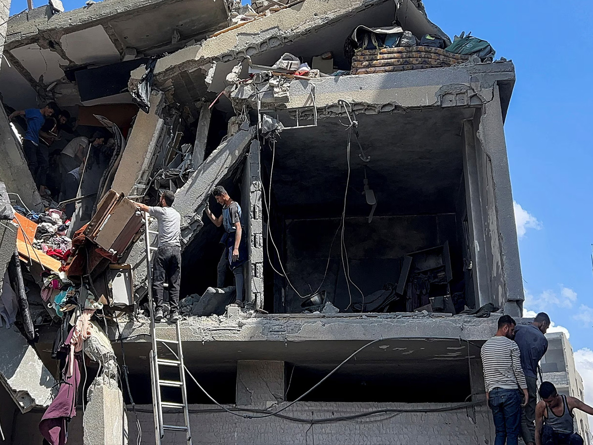 Gaza: क्रूरता की सारी हदें पार, Israel ने की 10 लोगों की हत्या, जिनमें 7 बच्चे शामिल Gaza: क्रूरता की सारी हदें पार, Israel ने की 10 लोगों की हत्या, जिनमें 7 बच्चे शामिल