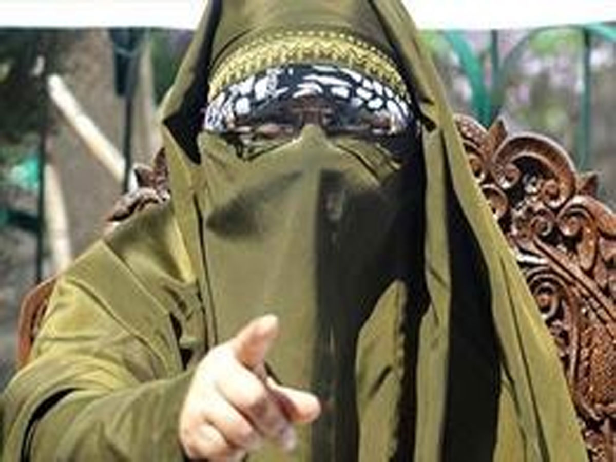 Kashmir: घाटी की बदल रही फिजां; कट्टर नेता छोड़ रहे अलगाववाद का रास्ता; देशभक्त बनी फरीदा Kashmir: घाटी की बदल रही फिजां; कट्टर नेता छोड़ रहे अलगाववाद का रास्ता; देशभक्त बनी फरीदा