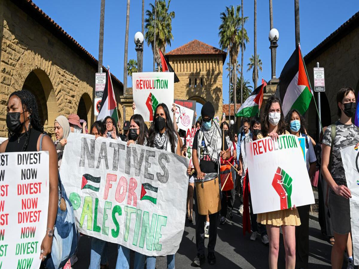 US News: फिलिस्तीन के समर्थन में प्रदर्शन करना पड़ा महंगा, 12 पर केस दर्ज US News: फिलिस्तीन के समर्थन में प्रदर्शन करना पड़ा महंगा, 12 पर केस दर्ज