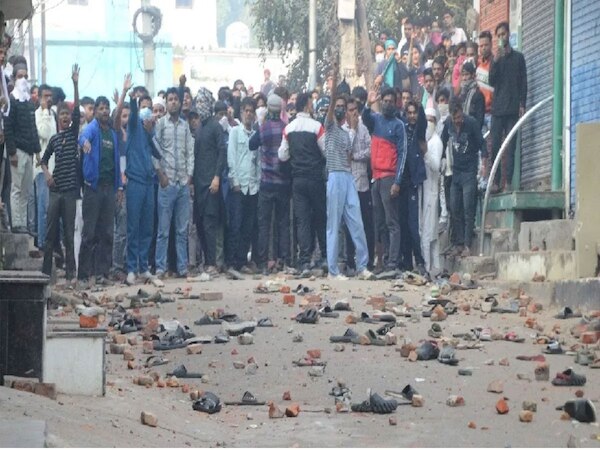 संभल हिंसा मामले में पुलिस ने एक और पत्थरबाज कामरान को किया गिरफ्तार 