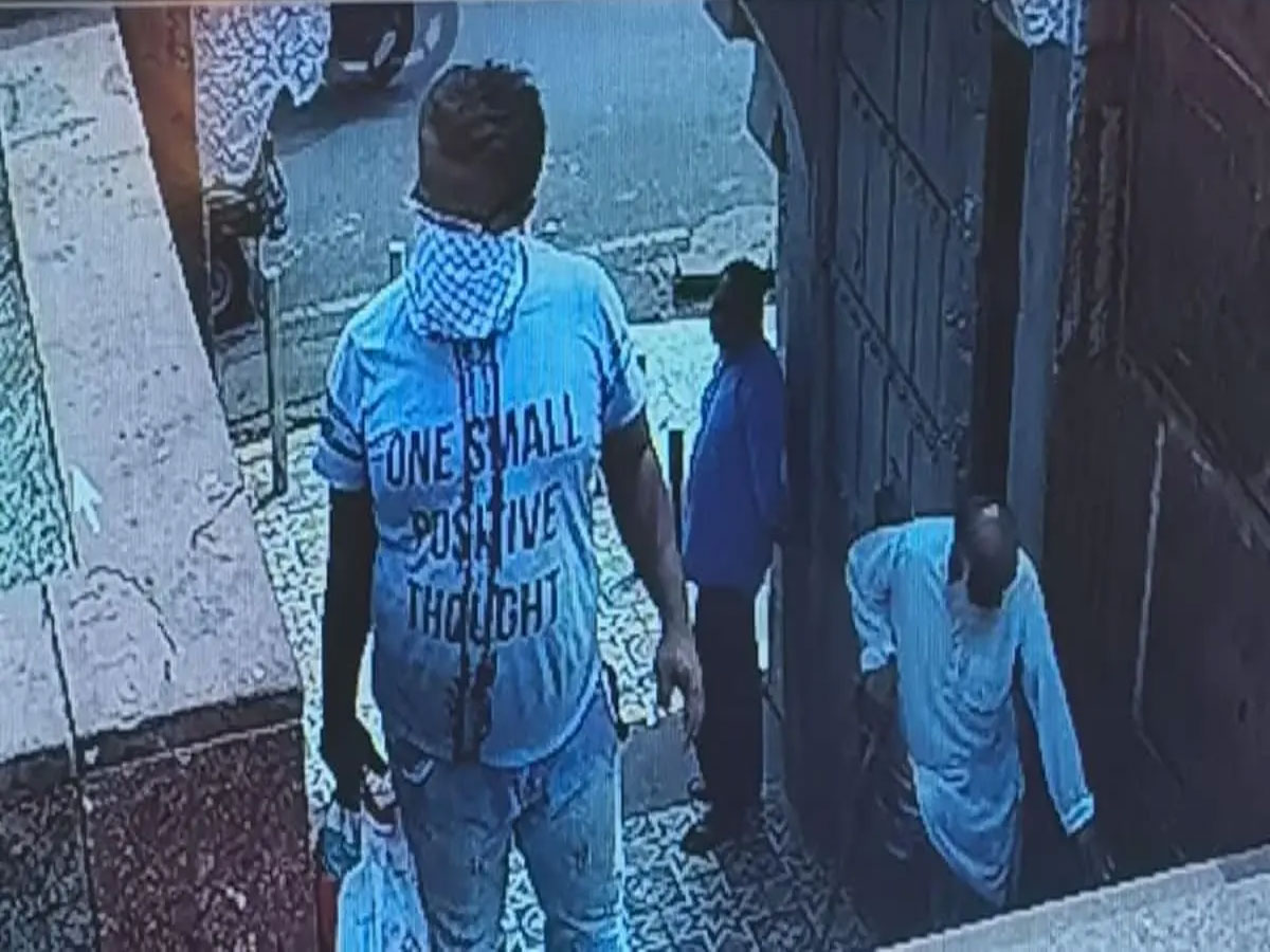 Agra Masjid Controversy: 60 प्रदर्शनकारियों के खिलाफ FIR, एक आरोपी गिरफ्तार Agra Masjid Controversy: 60 प्रदर्शनकारियों के खिलाफ FIR, एक आरोपी गिरफ्तार