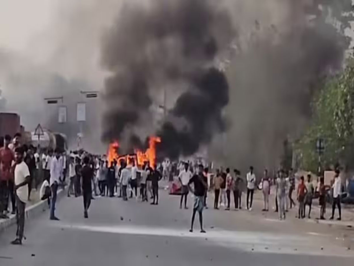 मुर्शिदाबाद में वक्फ कानून के खिलाफ प्रदर्शन हुए हिंसक मुर्शिदाबाद में वक्फ कानून के खिलाफ प्रदर्शन हुए हिंसक