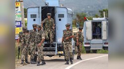 मुर्शिदाबाद में हिंसा रोकने के लिए BSF की 5 कंपनियां तैनात, किया फ्लैग मार्च