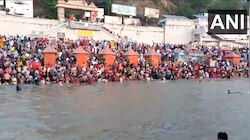 बैसाखी पर हरिद्वार में उमड़ा आस्था का सैलाब,श्रद्धालुओं ने लगाई पावन डुबकी