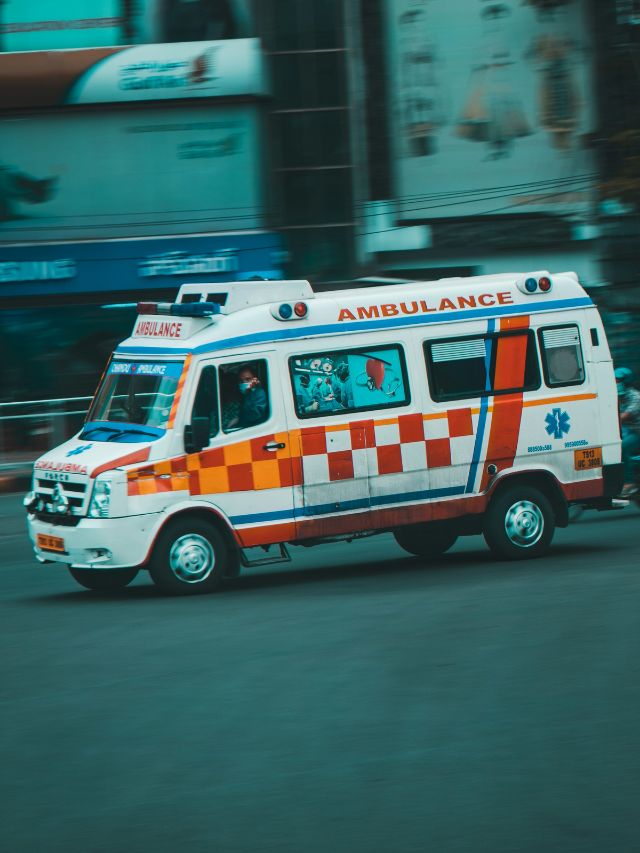 Ambulance को हिंदी में क्या कहते हैं? सिर्फ 1% लोग ही जानते हैं सही जवाब!