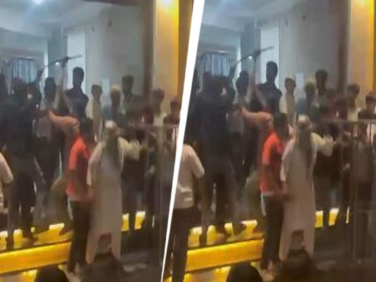 Guna Violence: जुलूस में शामिल लोगों ने की हिंसा भड़काने की कोशिश; मस्जिद के इमाम का दावा Guna Violence: जुलूस में शामिल लोगों ने की हिंसा भड़काने की कोशिश; मस्जिद के इमाम का दावा