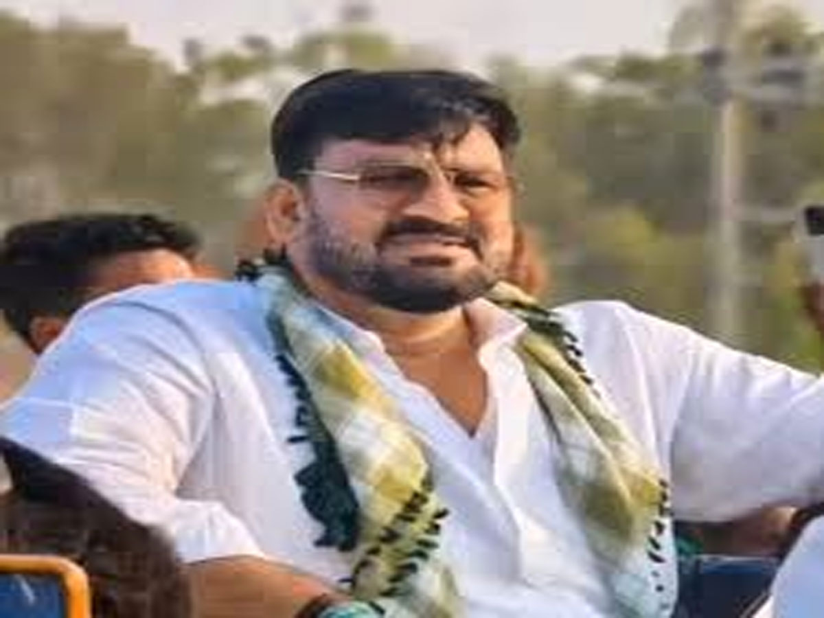 संविधान से ऊपर है शरियत, झारखंड सरकार के मंत्री हफीजुल के बयान से मचा बवाल संविधान से ऊपर है शरियत, झारखंड सरकार के मंत्री हफीजुल के बयान से मचा बवाल