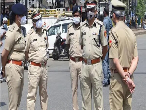 Delhi: मां के 40वें की थी तैयारी; तभी बेटी सायरा को बंदूक सटाकर दोस्त ने मारी गोली