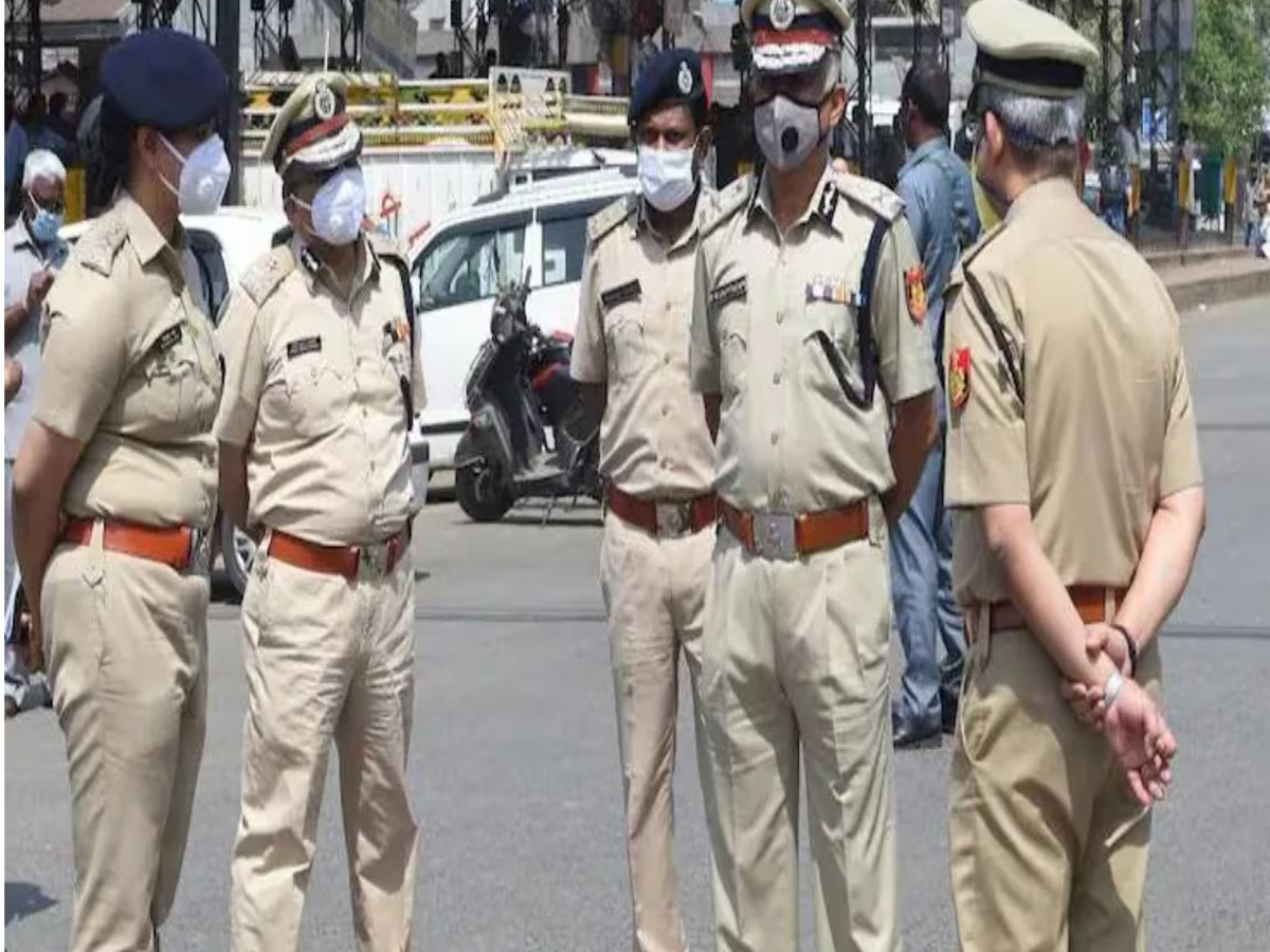Delhi: मां के 40वें की थी तैयारी; तभी बेटी सायरा को बंदूक सटाकर दोस्त ने मारी गोली Delhi: मां के 40वें की थी तैयारी; तभी बेटी सायरा को बंदूक सटाकर दोस्त ने मारी गोली