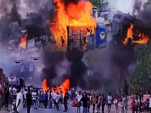 मुर्शिदाबाद हिंसा में अब तक 17 लोगों की गिरफ्तारी, CCTV फुटेज से पहचान