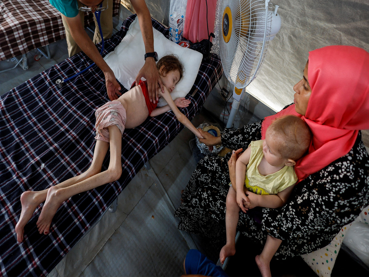 Gaza News: खाने से तरसा रहा इजराइल, एक महीने में 3,696 फिलिस्तीनी बच्चे कुपोषण का शिकार Gaza News: खाने से तरसा रहा इजराइल, एक महीने में 3,696 फिलिस्तीनी बच्चे कुपोषण का शिकार