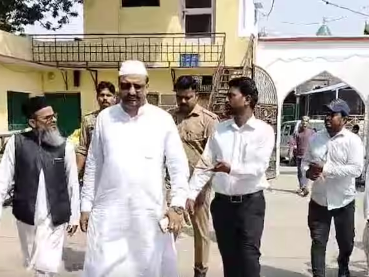 संभल जनेटा दरगाह के अवैध अस्पताल पर कार्रवाई संभल जनेटा दरगाह के अवैध अस्पताल पर कार्रवाई