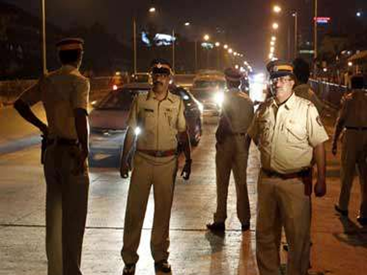 हत्या कर दुकान में दफनाई लाश; 5 साल से मस्जिद में मुअज्जिन बनकर पुलिस को दे रहा था चकमा; गिरफ्तार हत्या कर दुकान में दफनाई लाश; 5 साल से मस्जिद में मुअज्जिन बनकर पुलिस को दे रहा था चकमा; गिरफ्तार