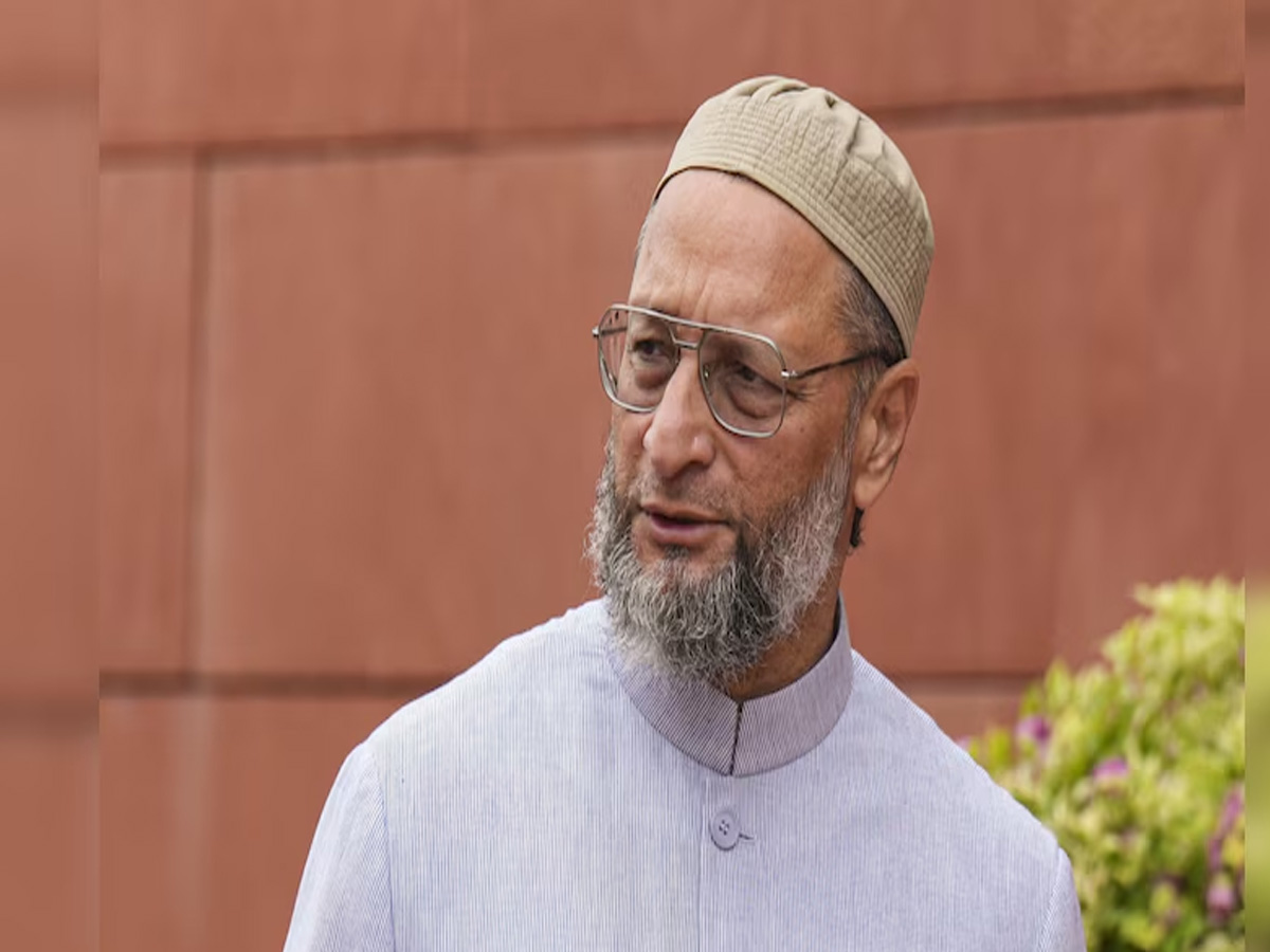 Waqf Act की ओवैसी ने फिर गिनाई खामियां, सेक्शन 2 का किया जिक्र Waqf Act की ओवैसी ने फिर गिनाई खामियां, सेक्शन 2 का किया जिक्र